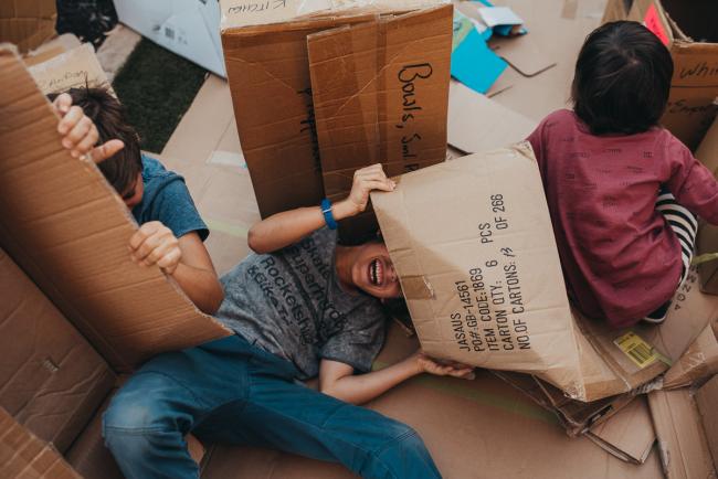 20190422-DSC_2774 Boy laughing as he hides under a box with Perth family photographer