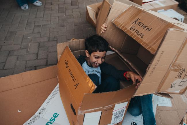 20190422-DSC_2839 Boy laughing as he sits inside a box with Perth family photographer