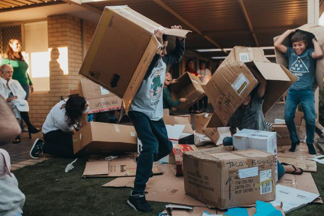 20190422-DSC_2845 Boys laughing as they play with lifting boxes over their heads with Perth family photographer