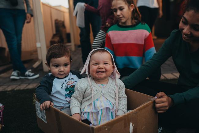 20190422-DSC_2891 Baby girl and boy sitting in a box with Perth family photographer