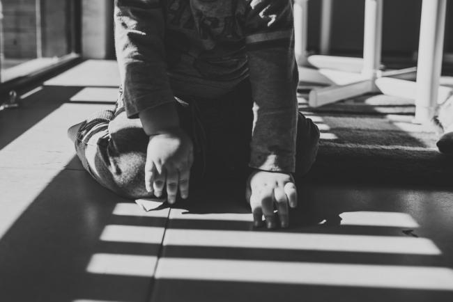 Black and white image of little boys hands playing in shadowed light with Perth lifestyle photographer
