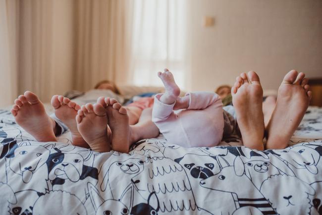 Newborn-Lifestyle-Photographer-Perth-32-of-54 Four siblings feet on a bed during a lifestyle newborn photography session in Perth