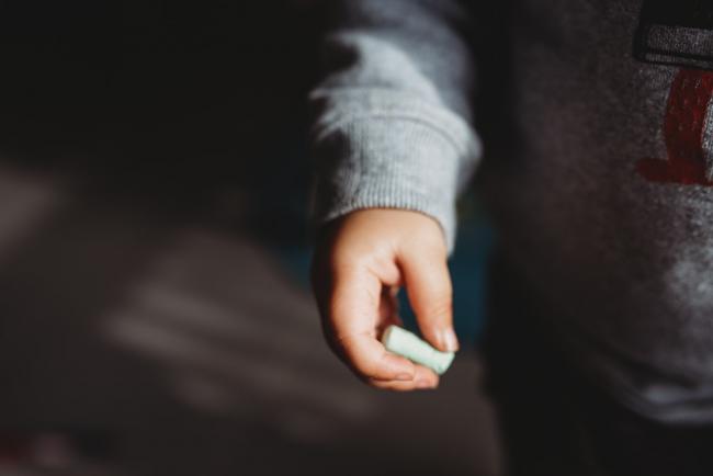 20190620-DSC_8040 Little boy holding chalk with Perth family photographer