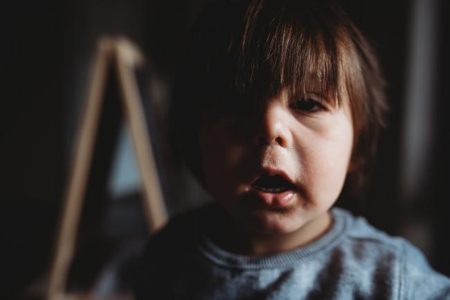 20190620-DSC_8041 Close up of little boy with Perth family photographer