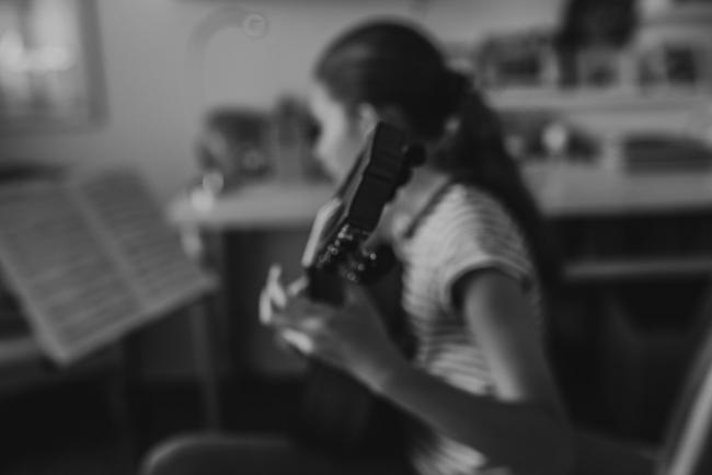 20190622-DSC_8082 Black and white image of girl playing guitar with Perth family lifestyle photographer