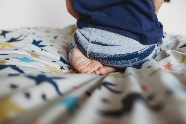 20190622-DSC_8139 Little boy sitting on his feet with Perth family lifestyle photographer