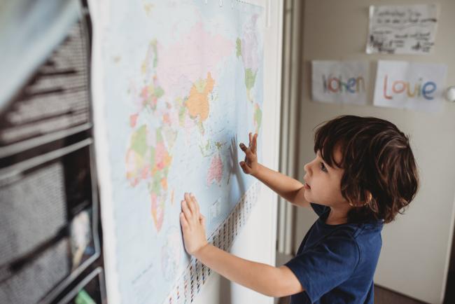 20190622-DSC_8165 Little boy looking at the map of the world with Perth family lifestyle photographer