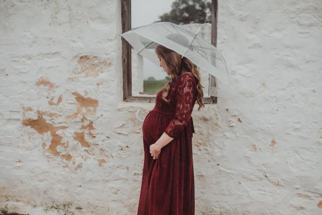 Perth-Maternity-Photographer-Perrys-Paddock-27-of-39 Pregnant lady leaning against a white wall during a Perth maternity session at Perry's Paddock during rain