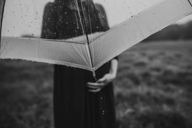 Perth-Maternity-Photographer-Perrys-Paddock-36-of-39 Black and white image of rain coming off an umbrella during a Perth maternity session at Perry's Paddock during rain