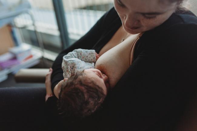 Newborn-and-Fresh-48-Photographer-Perth-SJOG-Mt-Lawley-25-of-51 Mother breastfeeding with Perth Fresh 48 photographer at SJOG Mt Lawley