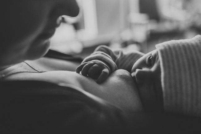 Newborn-and-Fresh-48-Photographer-Perth-SJOG-Mt-Lawley-51-of-51 black and white image of baby breastfeeding with Perth Fresh 48 photographer at SJOG Mt Lawley