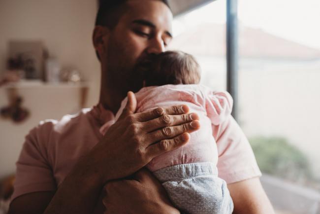Perth-Newborn-Photographer-40-of-60 Father holding newborn baby on his shoulder with Perth newborn lifestyle photographer