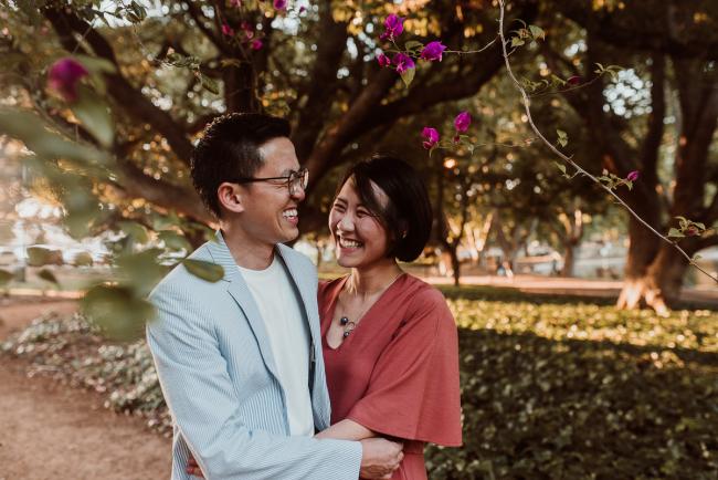 couple laughing during Perth extended family session at Hyde Park with Perth family photographer