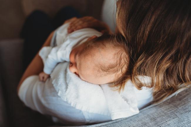 Newborn-Lifestyle-Photographer-Perth-8-of-50 top down image of baby resting on mother's shoulder during Perth lifestyle newborn photography session