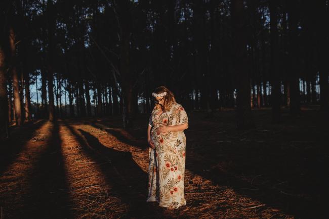 pregnant woman in harsh light at The Pines with Perth maternity photographer Alana Prosper Photography