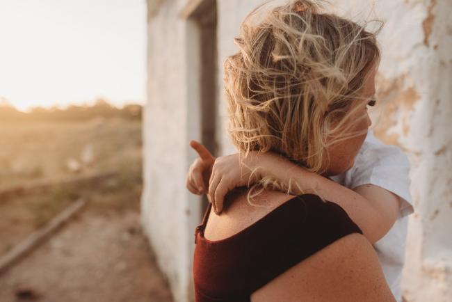 little boys hands around mother neck during golden hour at Perry's Paddock with Perth Family Photographer Alana Prosper Photography