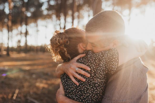 Couple hugging in golden hour during Perth family photography session at The Pines Perth with Alana Prosper Photography