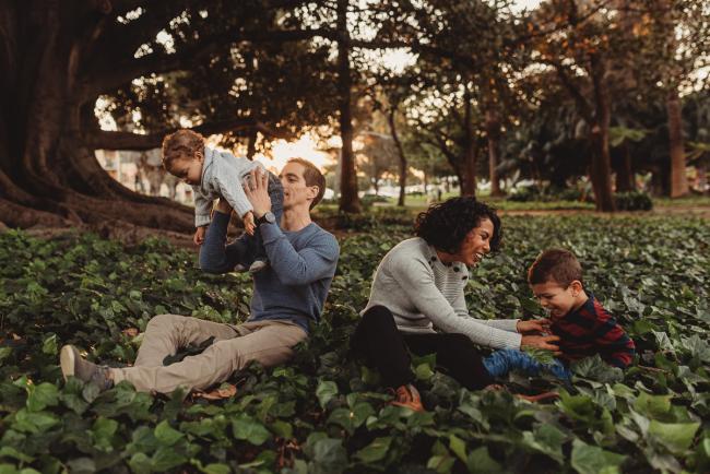 parents playing with sons with Perth family photographer Alana Prosper Photography at Hyde Park